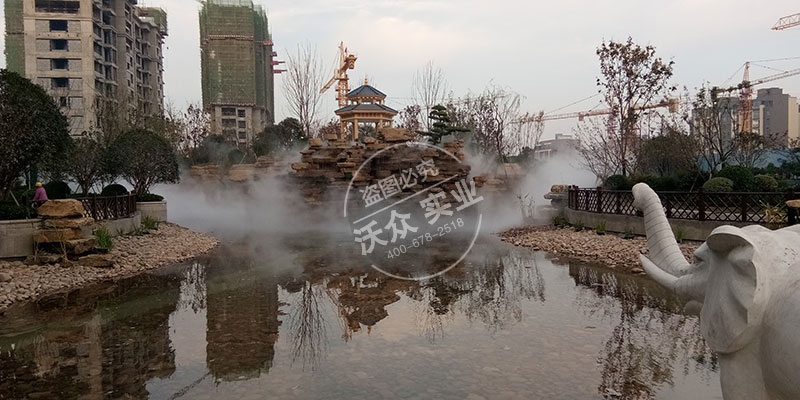 商丘某小區的人造霧系統 商丘某小區的人造霧系統